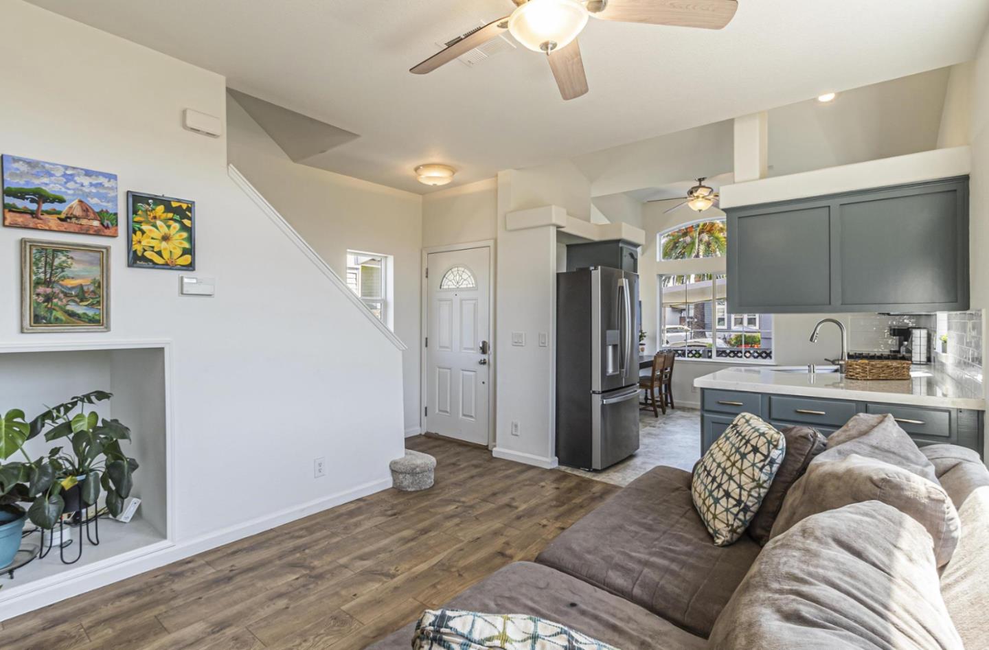 Detail Gallery Image 3 of 21 For 14685 Oka Rd #6,  Los Gatos,  CA 95032 - 3 Beds | 2 Baths