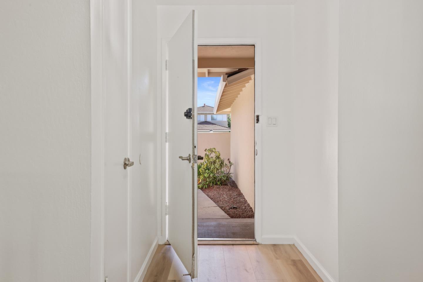 Detail Gallery Image 5 of 43 For 6121 Dunn Ave, San Jose,  CA 95123 - 4 Beds | 2 Baths