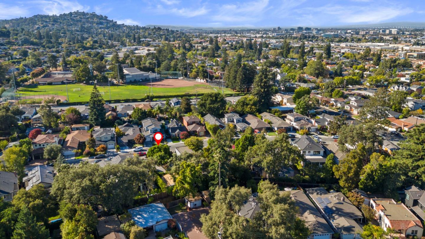 Detail Gallery Image 4 of 17 For 1737 Greenwood Ave, San Carlos,  CA 94070 - 1 Beds | 1 Baths