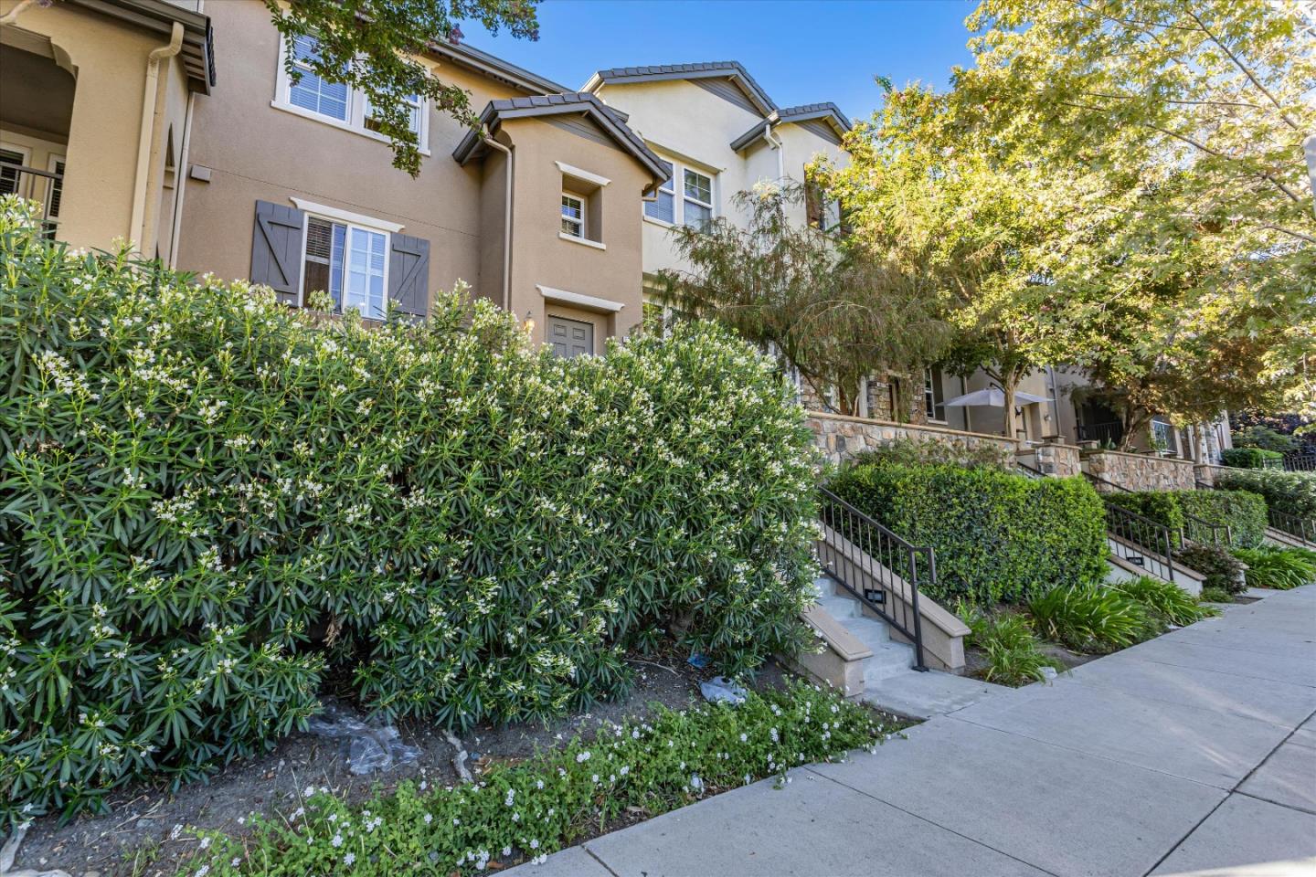 Detail Gallery Image 1 of 1 For 1673 Mabury Road, San Jose,  CA 95133 - 3 Beds | 2/1 Baths