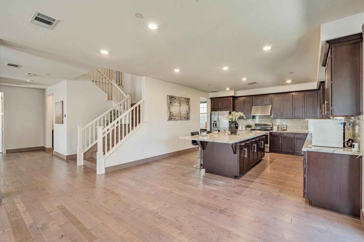 Detail Gallery Image 11 of 53 For 1445 Montclair St, Vallejo,  CA 94592 - 5 Beds | 4/1 Baths