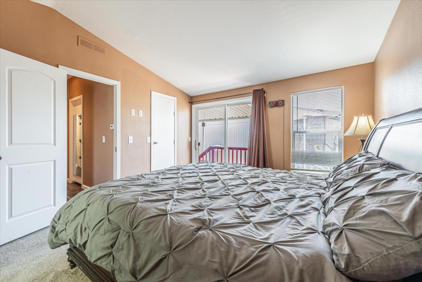 Detail Gallery Image 21 of 38 For 3015 E Bayshore Rd #211,  Redwood City,  CA 94063 - 3 Beds | 2 Baths