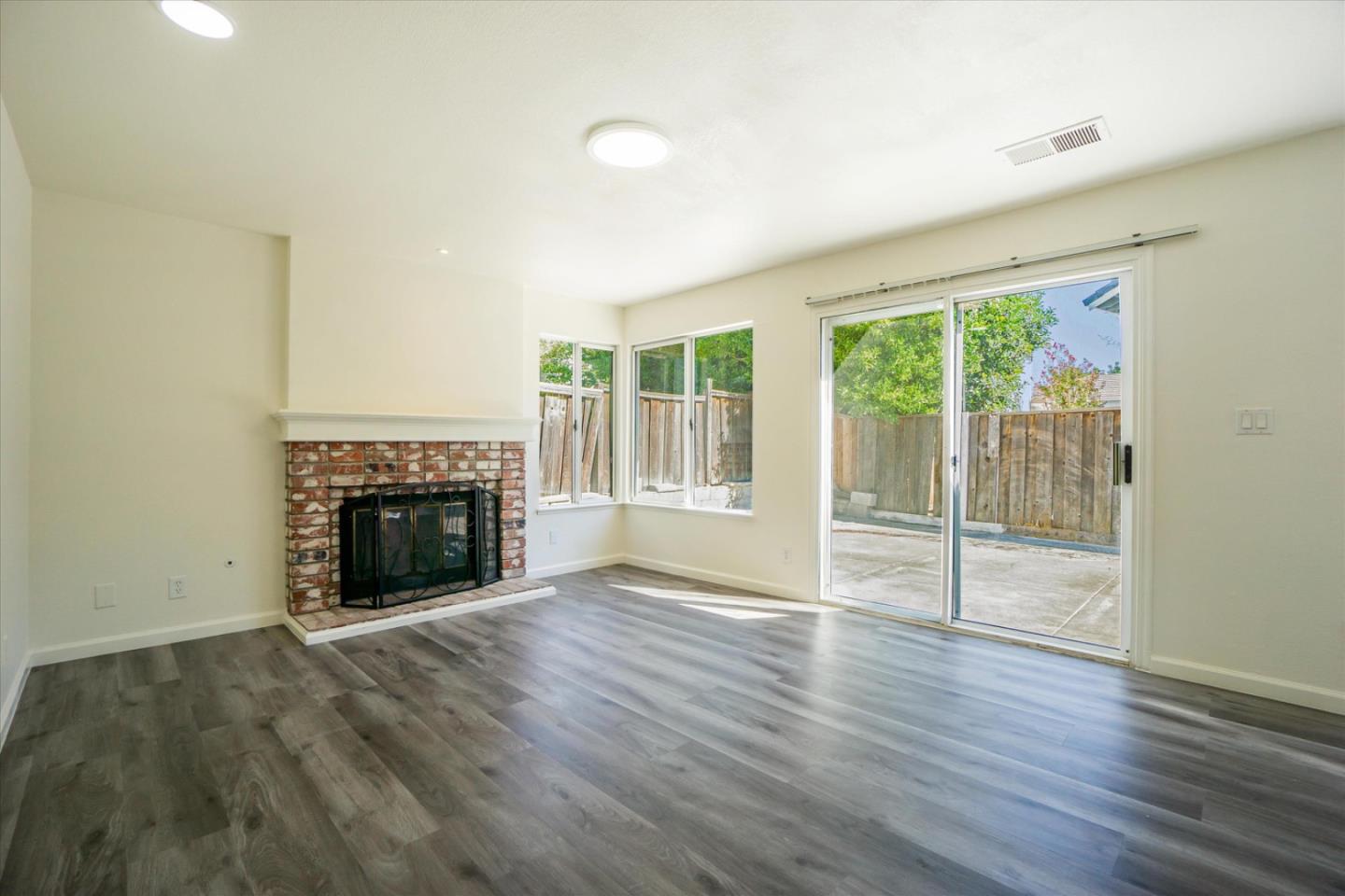 Detail Gallery Image 8 of 48 For 3616 Freedom Way, Antioch,  CA 94509 - 4 Beds | 2/1 Baths