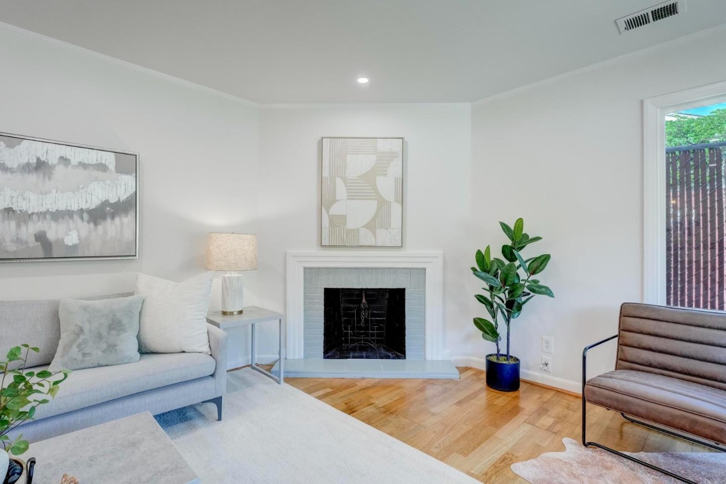1027 Hillside Blvd, South San Francisco, CA 94080 photo 4