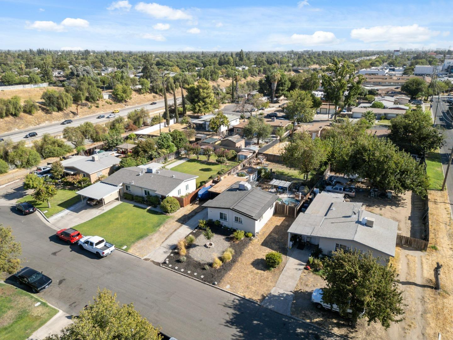 Detail Gallery Image 25 of 33 For 2118 E Sussex Way, Fresno,  CA 93726 - 2 Beds | 1 Baths