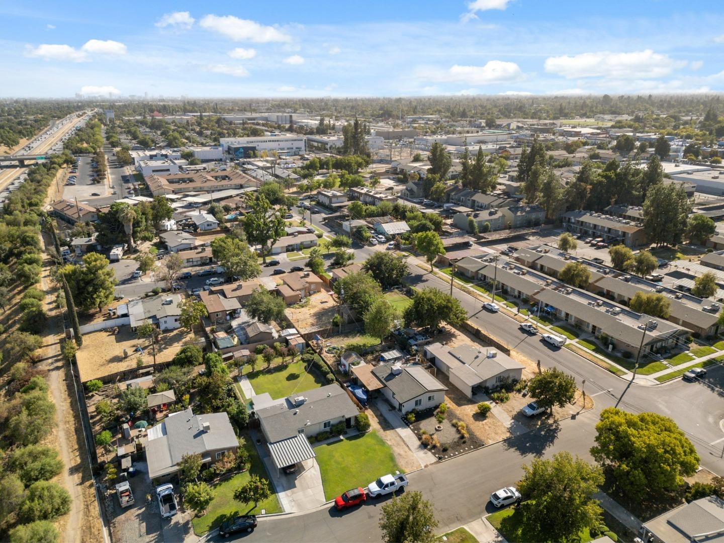 Detail Gallery Image 28 of 33 For 2118 E Sussex Way, Fresno,  CA 93726 - 2 Beds | 1 Baths