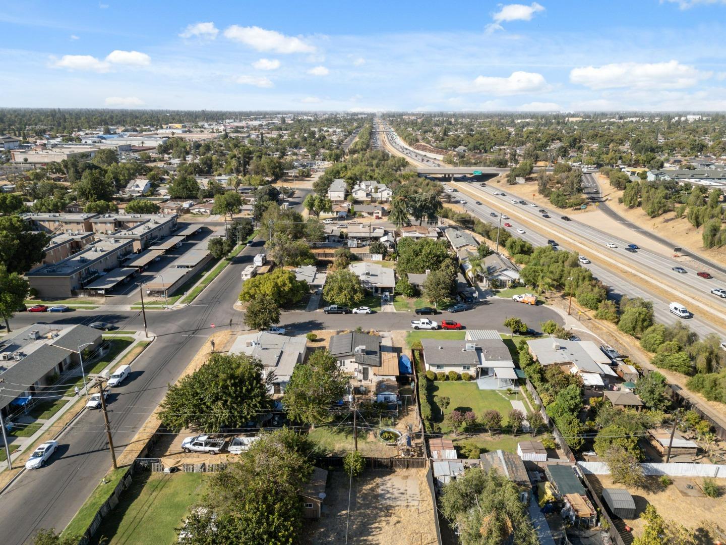 Detail Gallery Image 31 of 33 For 2118 E Sussex Way, Fresno,  CA 93726 - 2 Beds | 1 Baths