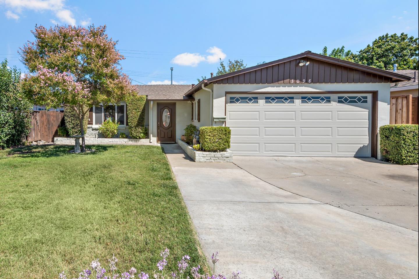 Detail Gallery Image 1 of 23 For 3098 Franela Dr, San Jose,  CA 95124 - 4 Beds | 2 Baths