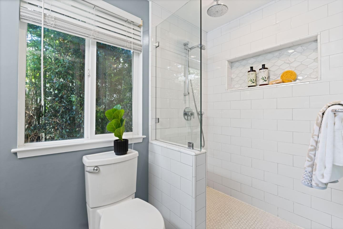 Detail Gallery Image 18 of 37 For 527 Chestnut Ave, San Bruno,  CA 94066 - 3 Beds | 2 Baths