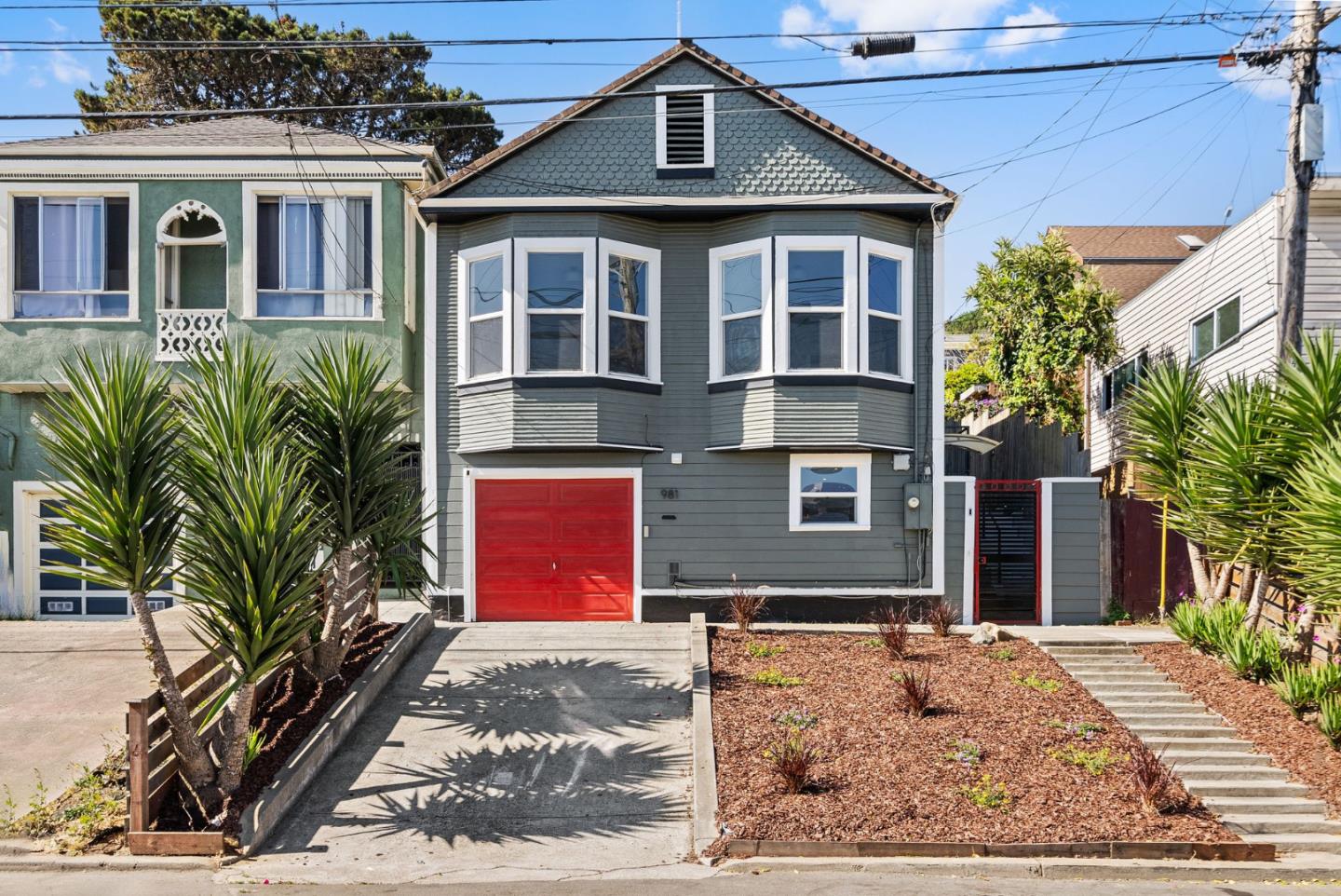 Detail Gallery Image 1 of 1 For 981 Ingerson Ave, San Francisco,  CA 94124 - 4 Beds | 3 Baths