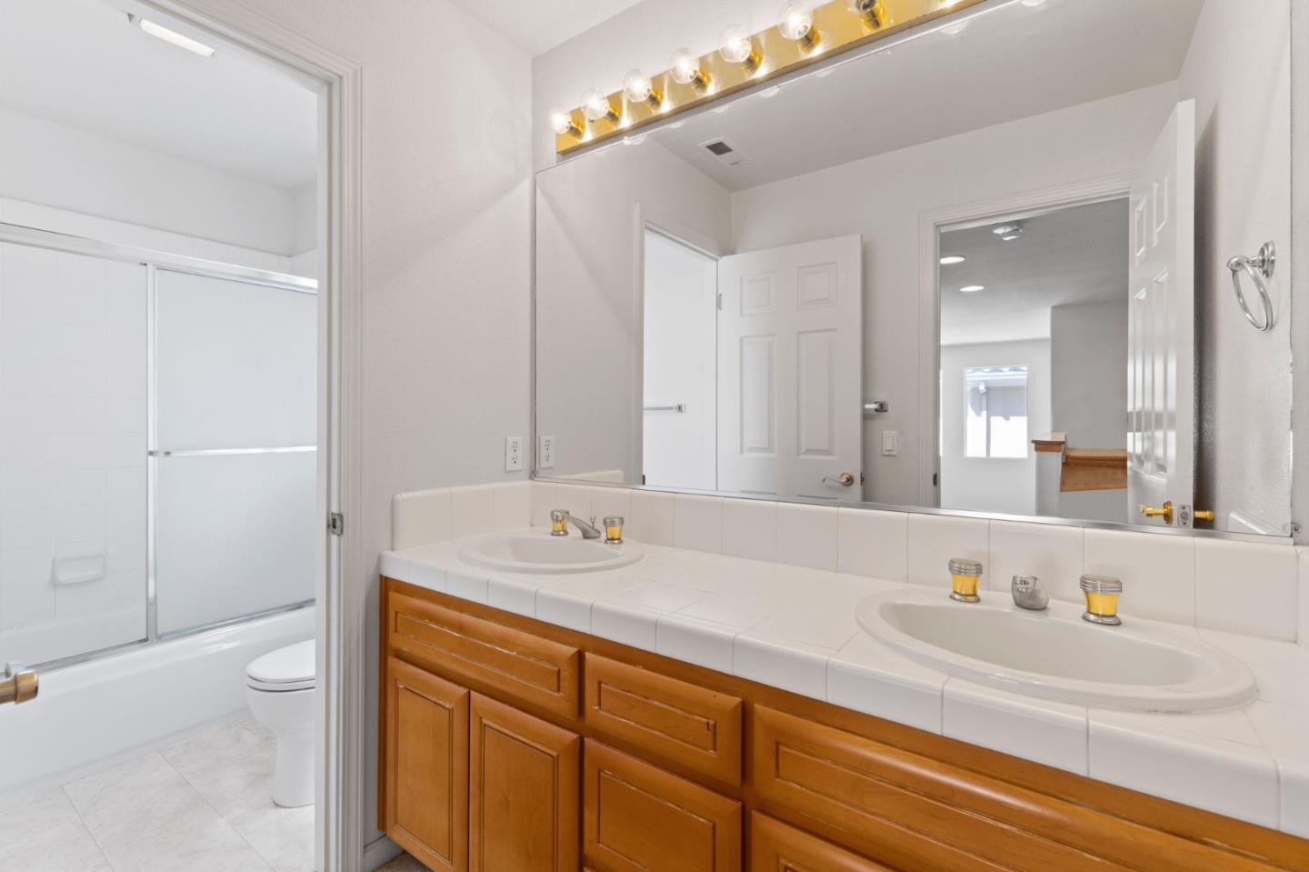 Detail Gallery Image 26 of 35 For 10884 via Sorrento, Cupertino,  CA 95014 - 4 Beds | 2/1 Baths