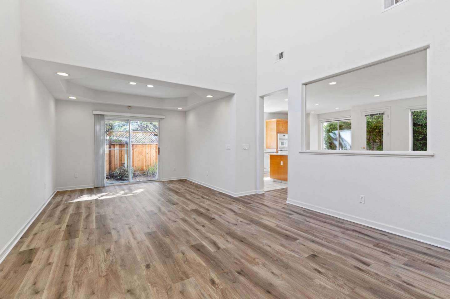 Detail Gallery Image 6 of 35 For 10884 via Sorrento, Cupertino,  CA 95014 - 4 Beds | 2/1 Baths