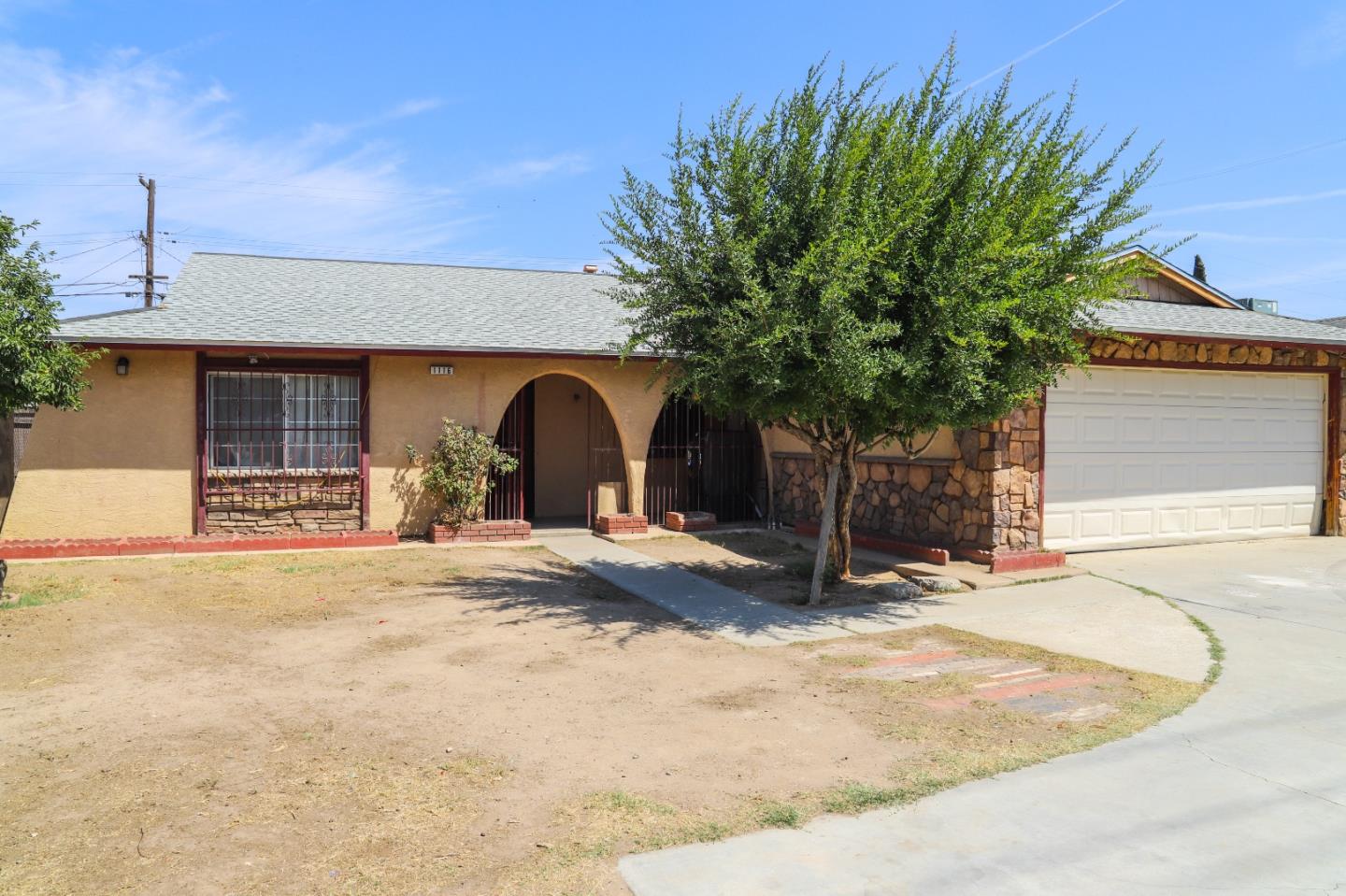 Detail Gallery Image 1 of 18 For 1116 W California, Fresno,  CA 93706 - 4 Beds | 2 Baths