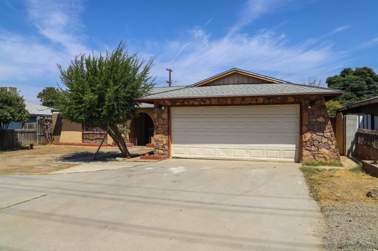 Detail Gallery Image 3 of 18 For 1116 W California, Fresno,  CA 93706 - 4 Beds | 2 Baths