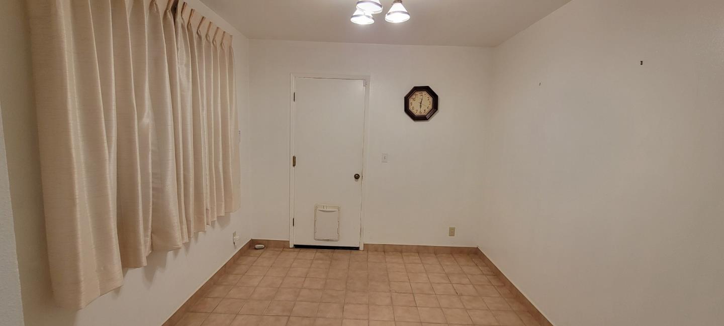 Detail Gallery Image 6 of 13 For 1848 Cherokee Dr #6,  Salinas,  CA 93906 - 2 Beds | 2 Baths