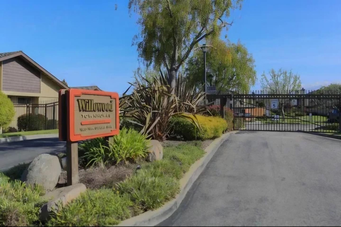 Detail Gallery Image 8 of 13 For 1848 Cherokee Dr #6,  Salinas,  CA 93906 - 2 Beds | 2 Baths