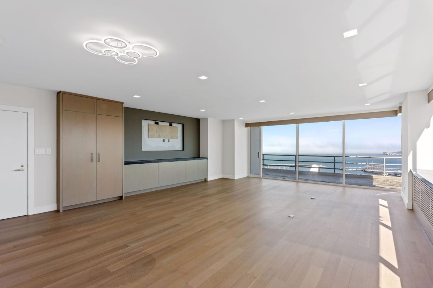 Detail Gallery Image 12 of 49 For 1080 Chestnut St 1a,  San Francisco,  CA 94109 - 2 Beds | 2 Baths