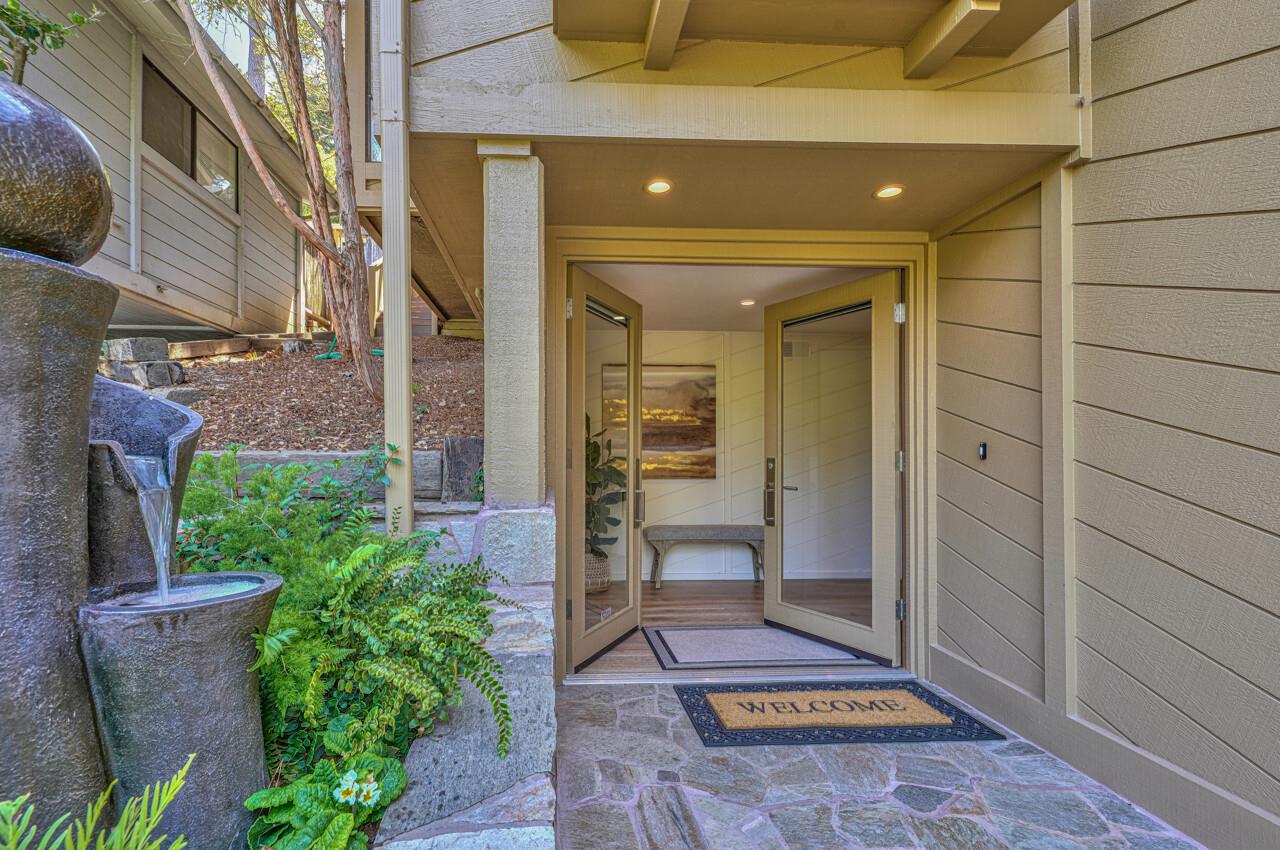 Detail Gallery Image 4 of 26 For 3864 San Carlos St, Carmel,  CA 93923 - 2 Beds | 3 Baths