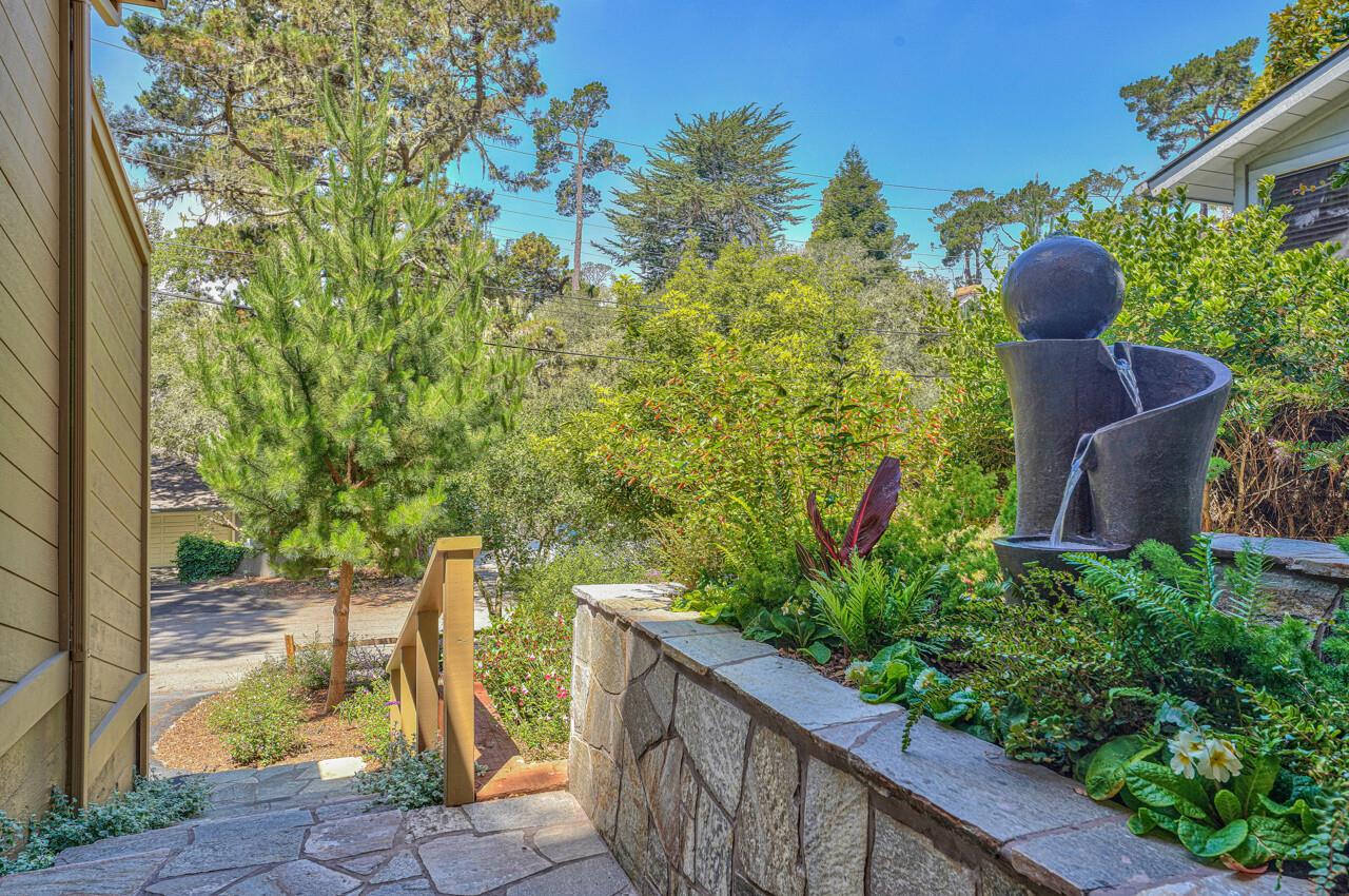 Detail Gallery Image 5 of 26 For 3864 San Carlos St, Carmel,  CA 93923 - 2 Beds | 3 Baths