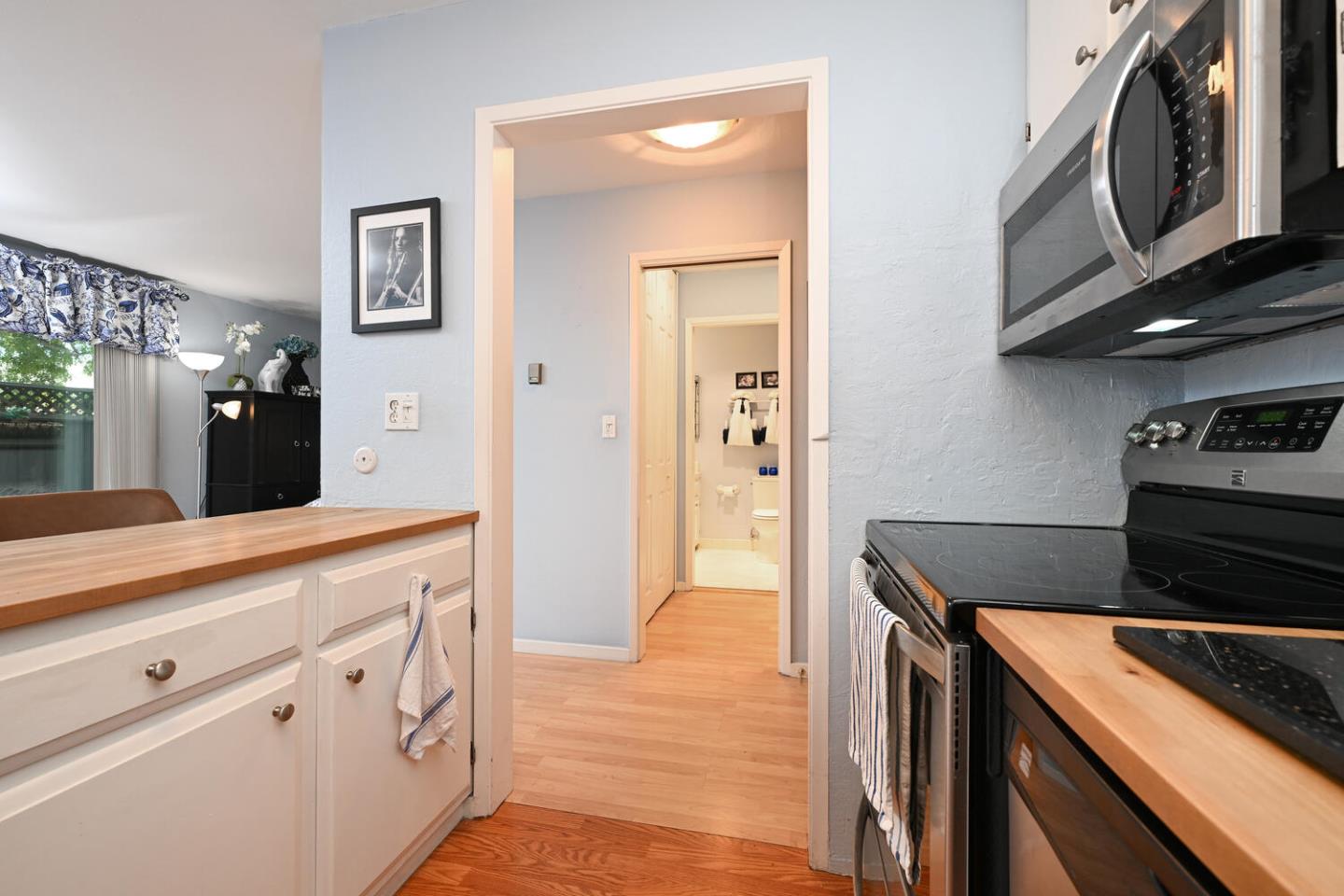 Detail Gallery Image 3 of 21 For 3090 Los Prados St #2,  San Mateo,  CA 94403 - 0 Beds | 1 Baths