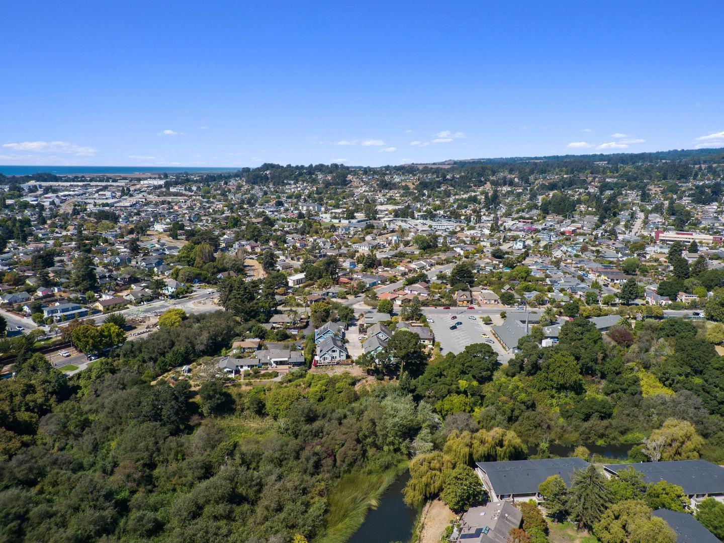 Detail Gallery Image 33 of 34 For 206-B California St, Santa Cruz,  CA 95060 - 3 Beds | 2 Baths