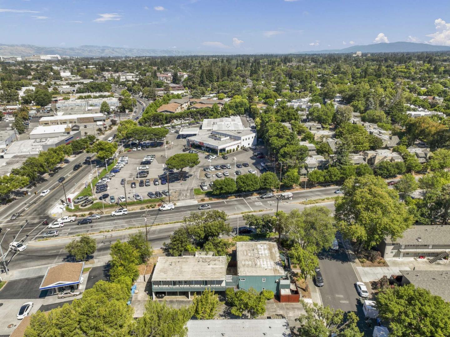 Detail Gallery Image 14 of 17 For 4185 Byron St, Palo Alto,  CA 94306 - – Beds | – Baths