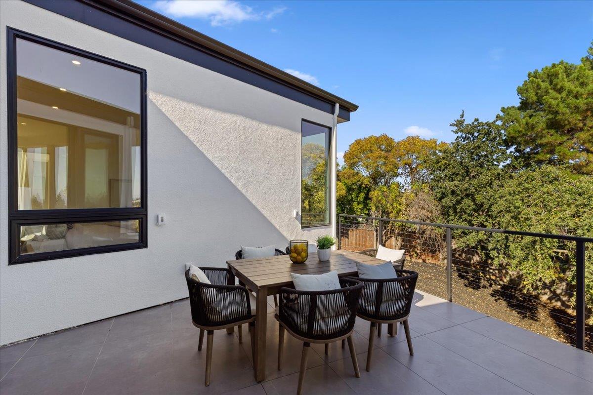 Detail Gallery Image 19 of 82 For 61 Hilltop Dr, San Carlos,  CA 94070 - 5 Beds | 4/2 Baths