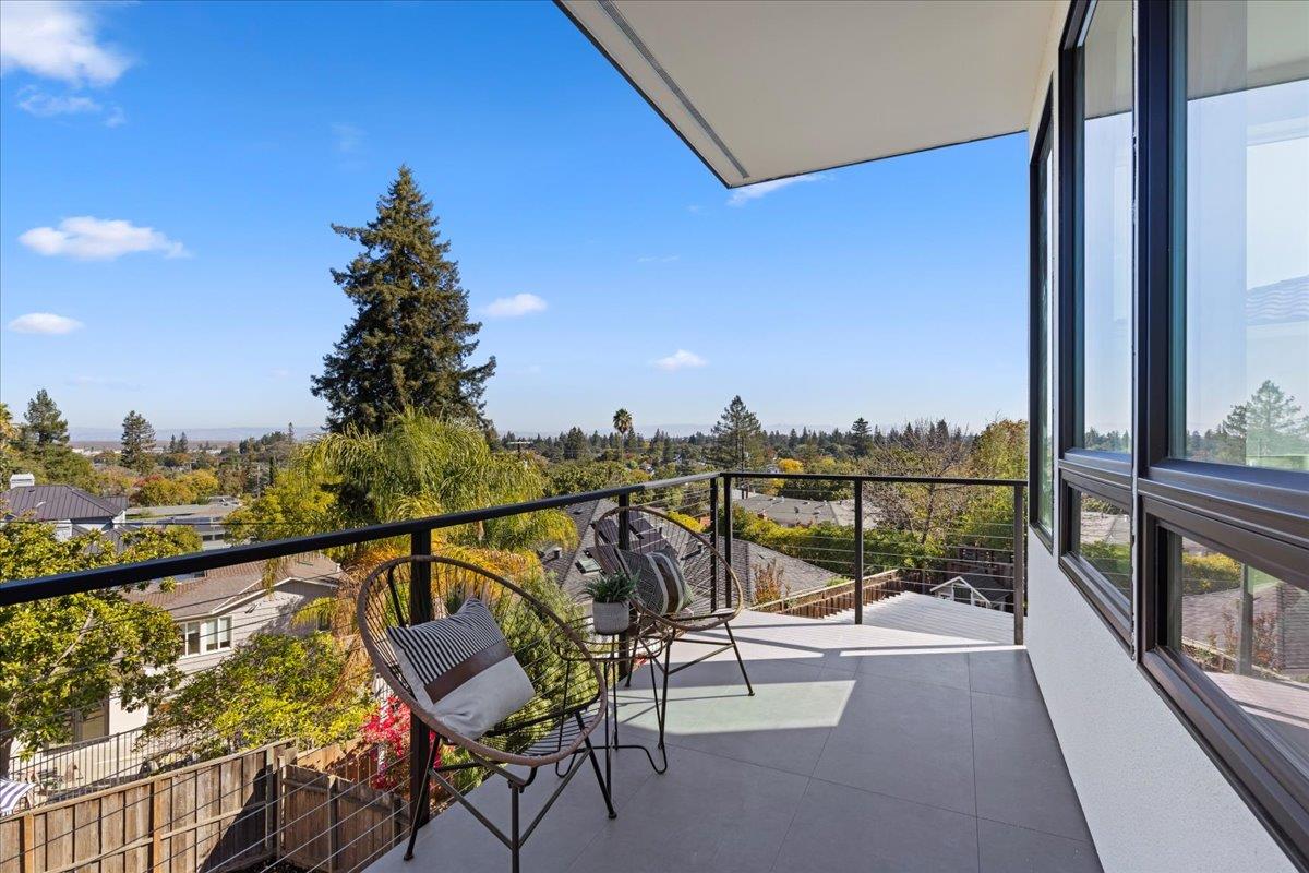 Detail Gallery Image 21 of 82 For 61 Hilltop Dr, San Carlos,  CA 94070 - 5 Beds | 4/2 Baths