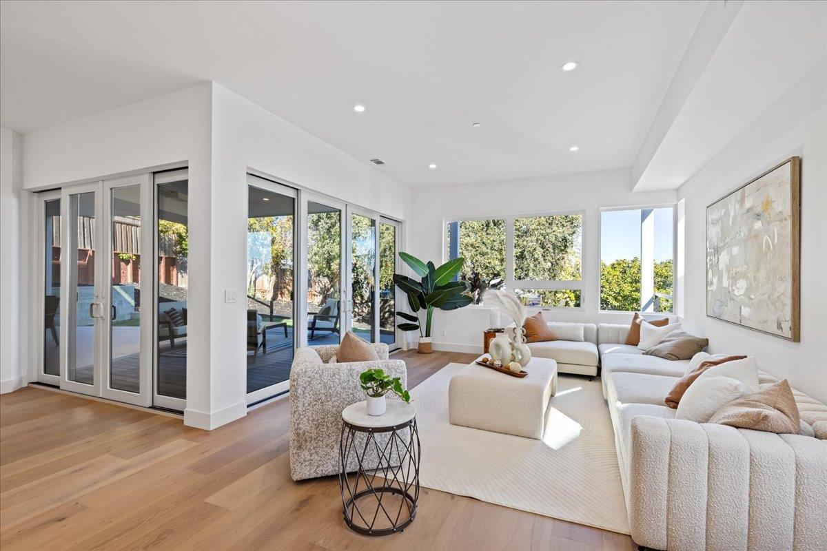 Detail Gallery Image 23 of 82 For 61 Hilltop Dr, San Carlos,  CA 94070 - 5 Beds | 4/2 Baths