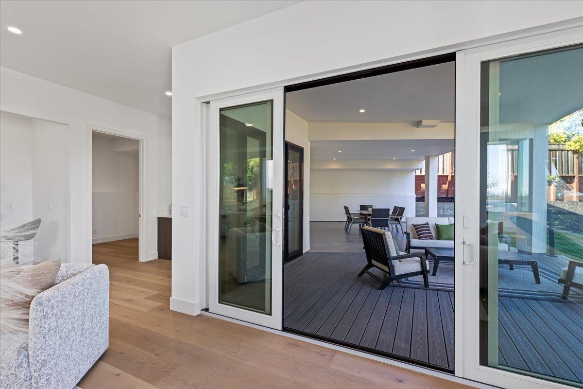 Detail Gallery Image 26 of 82 For 61 Hilltop Dr, San Carlos,  CA 94070 - 5 Beds | 4/2 Baths