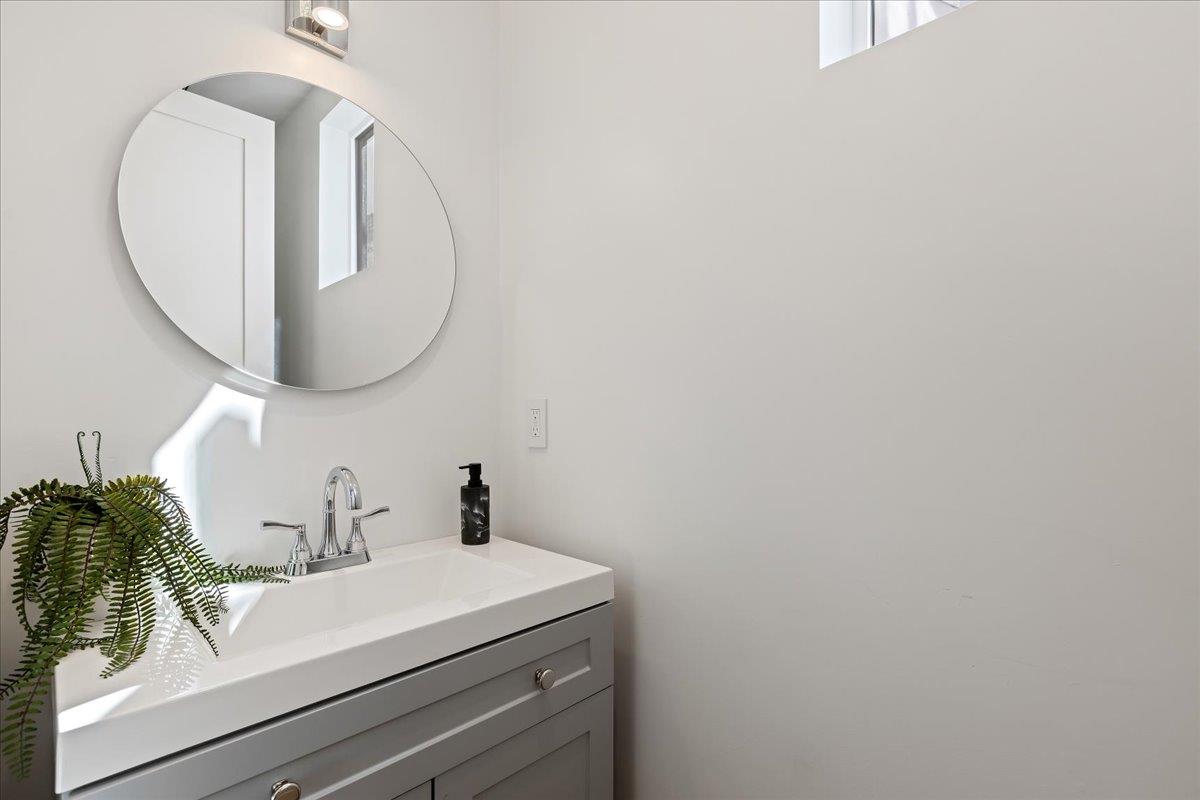 Detail Gallery Image 38 of 82 For 61 Hilltop Dr, San Carlos,  CA 94070 - 5 Beds | 4/2 Baths