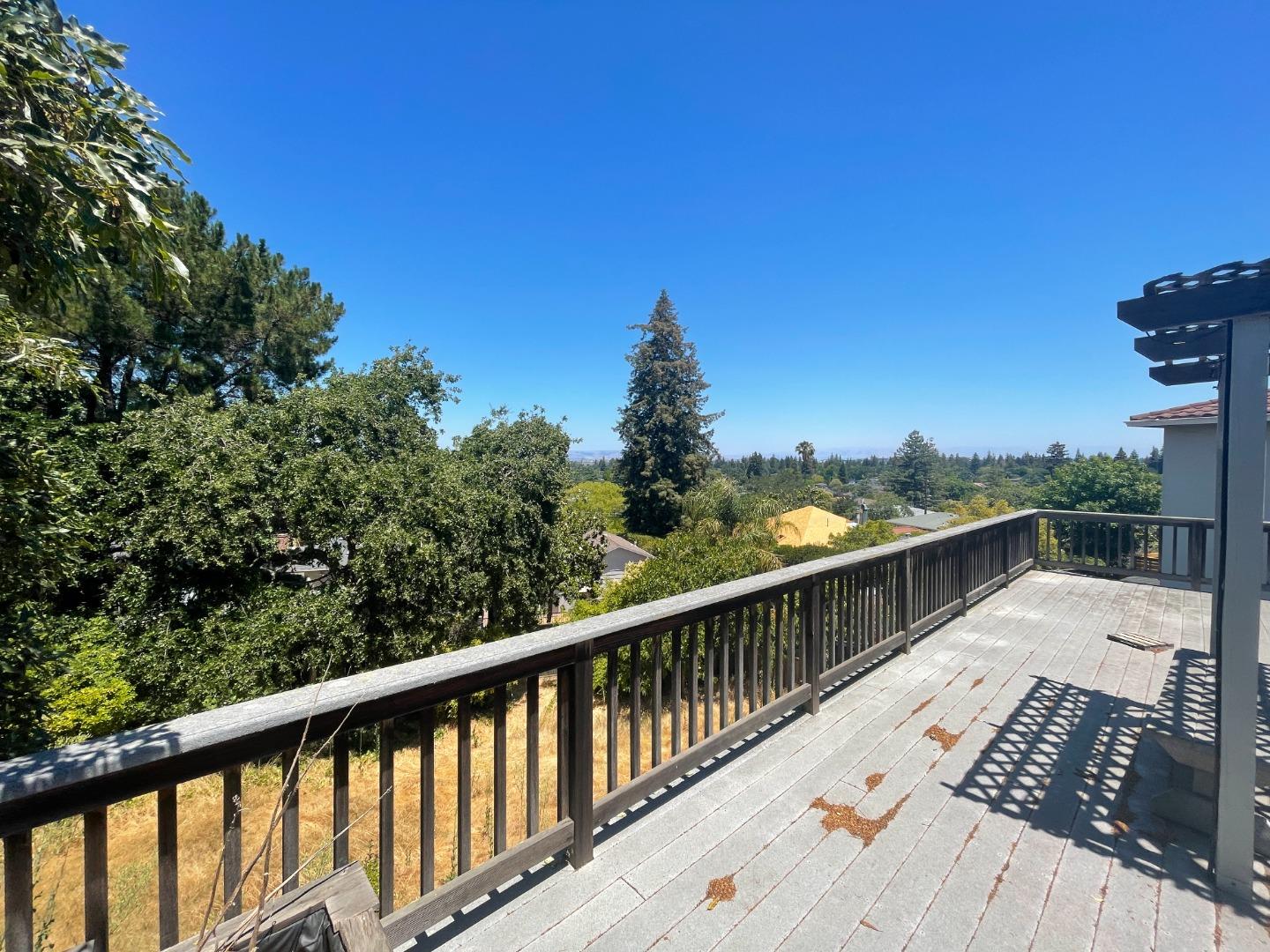 Detail Gallery Image 6 of 13 For 61 Hilltop Dr, San Carlos,  CA 94070 - 5 Beds | 4/2 Baths