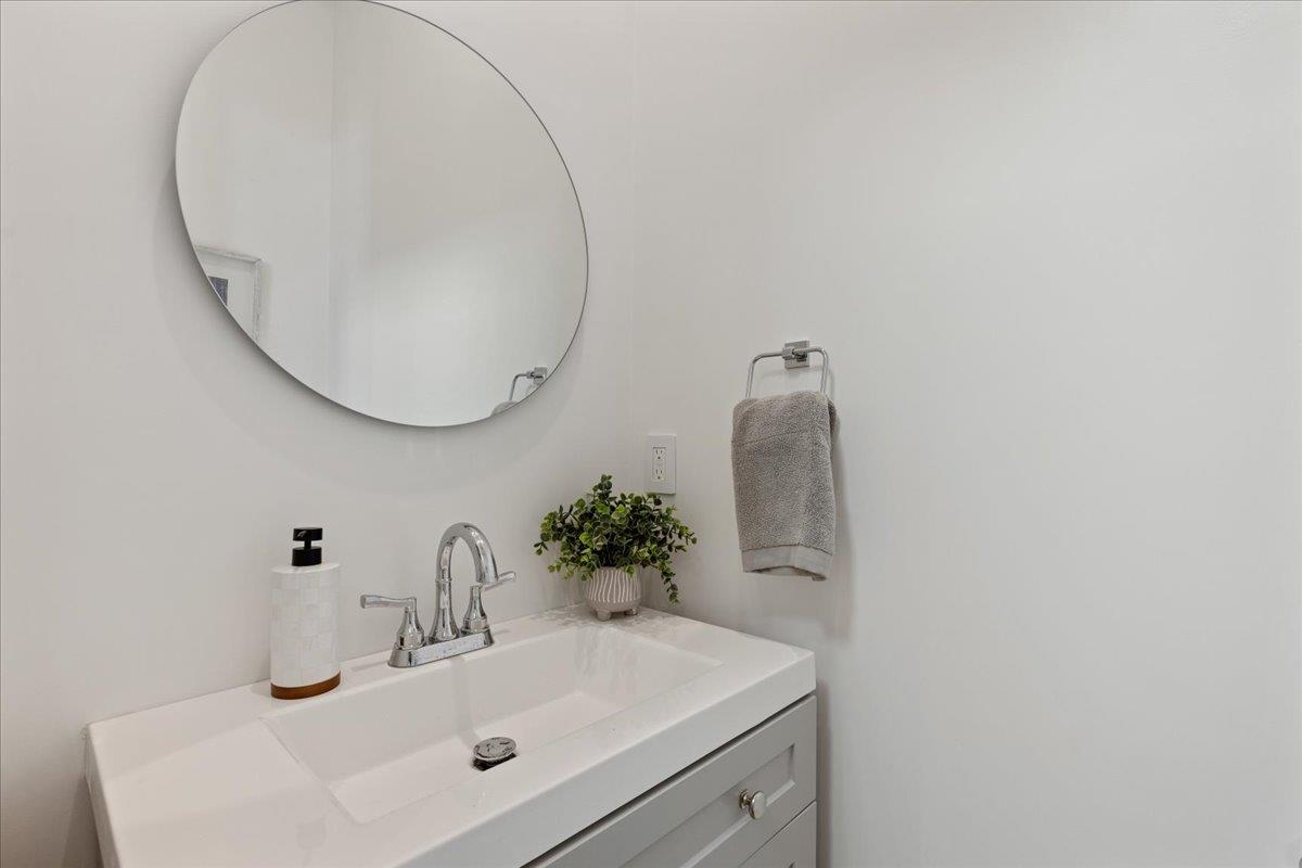 Detail Gallery Image 60 of 82 For 61 Hilltop Dr, San Carlos,  CA 94070 - 5 Beds | 4/2 Baths