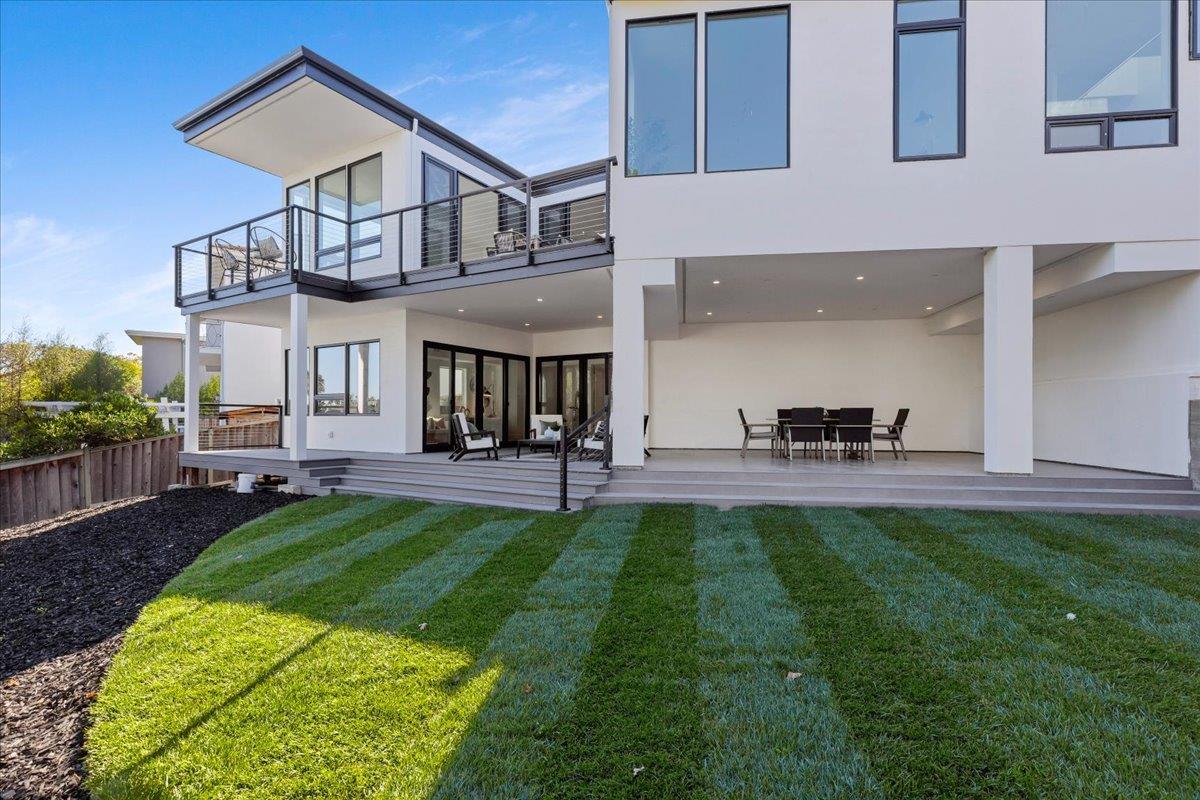 Detail Gallery Image 68 of 82 For 61 Hilltop Dr, San Carlos,  CA 94070 - 5 Beds | 4/2 Baths