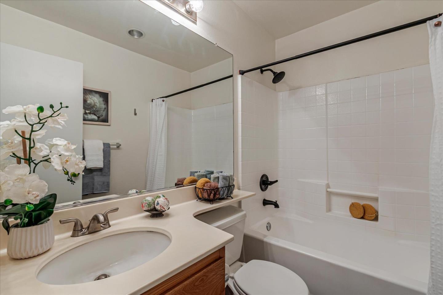 Detail Gallery Image 16 of 27 For 6220 Barb Werner Ln, San Jose,  CA 95119 - 2 Beds | 2/1 Baths