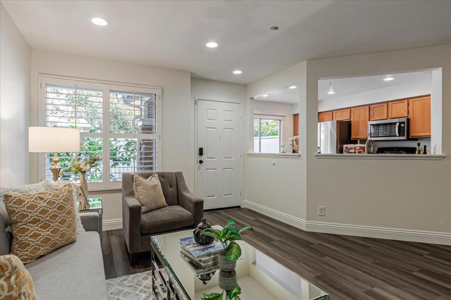 Detail Gallery Image 3 of 27 For 6220 Barb Werner Ln, San Jose,  CA 95119 - 2 Beds | 2/1 Baths