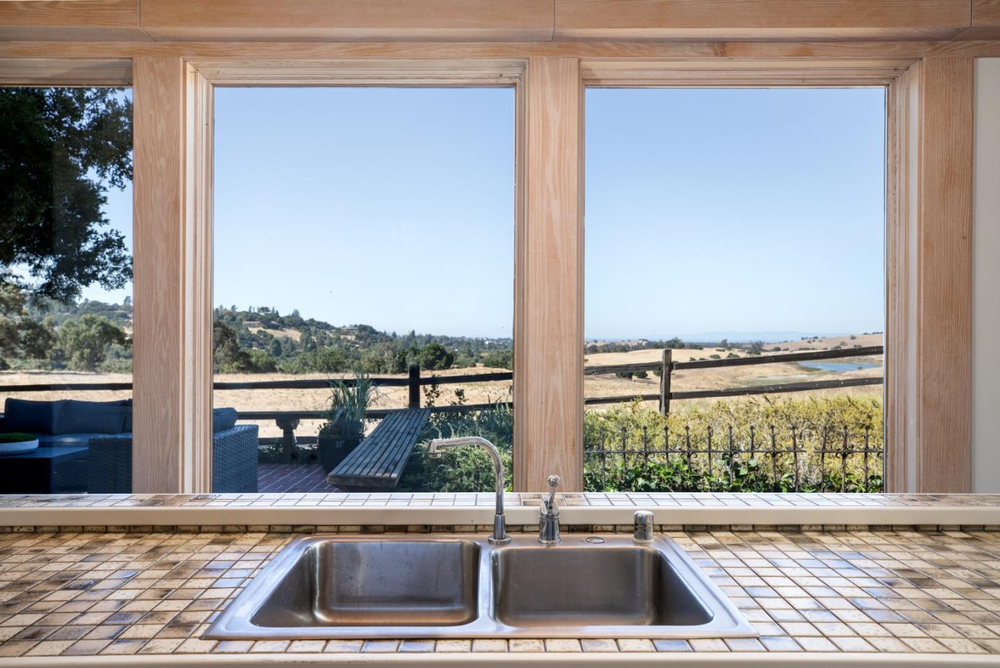 Detail Gallery Image 12 of 57 For 5 Arastradero Rd, Portola Valley,  CA 94028 - 6 Beds | 5 Baths