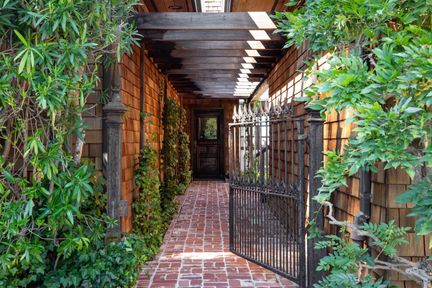 Detail Gallery Image 3 of 57 For 5 Arastradero Rd, Portola Valley,  CA 94028 - 6 Beds | 5 Baths