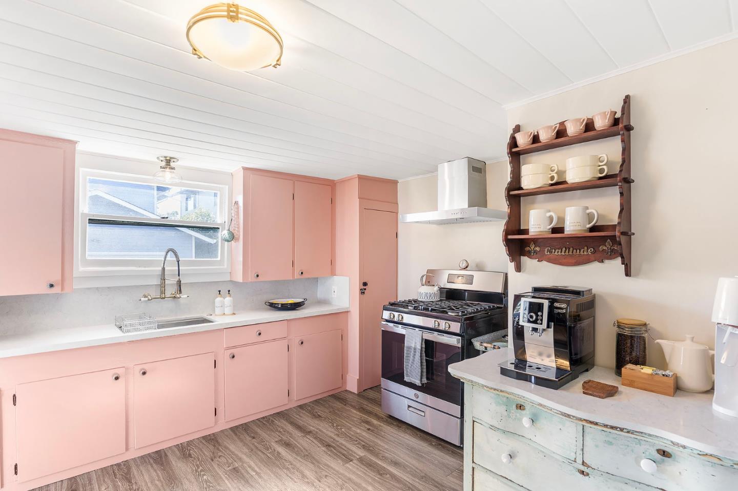 Detail Gallery Image 14 of 27 For 311 Eardley Ave, Pacific Grove,  CA 93950 - 2 Beds | 1 Baths