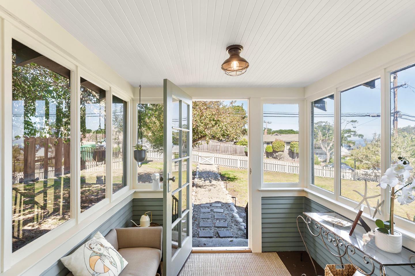 Detail Gallery Image 3 of 27 For 311 Eardley Ave, Pacific Grove,  CA 93950 - 2 Beds | 1 Baths