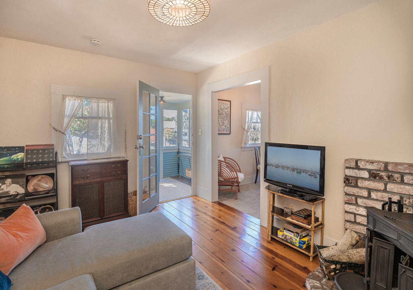 Detail Gallery Image 4 of 27 For 311 Eardley Ave, Pacific Grove,  CA 93950 - 2 Beds | 1 Baths