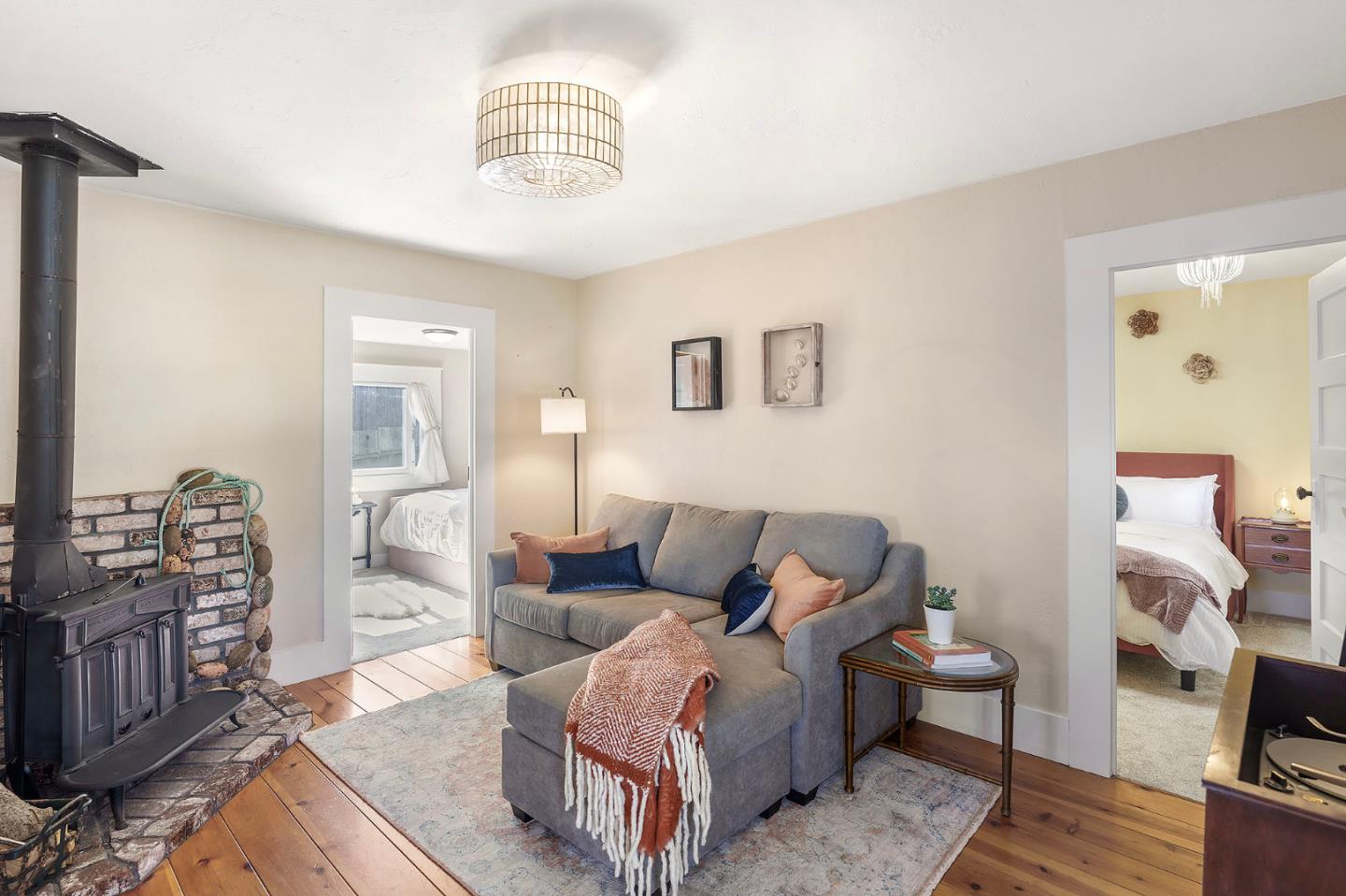 Detail Gallery Image 5 of 27 For 311 Eardley Ave, Pacific Grove,  CA 93950 - 2 Beds | 1 Baths