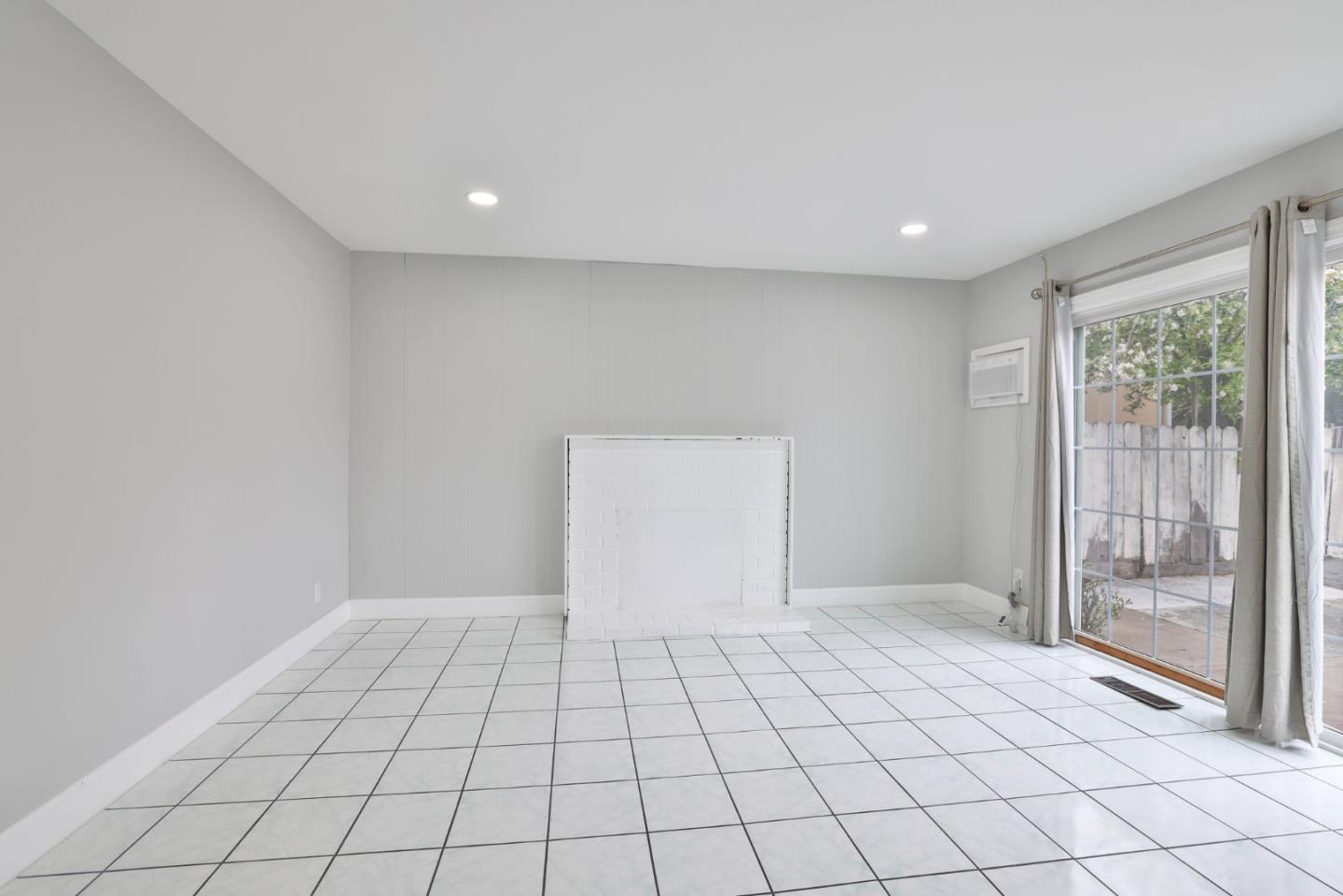 Detail Gallery Image 12 of 24 For 175 Page Mill Dr, San Jose,  CA 95111 - 4 Beds | 2/1 Baths