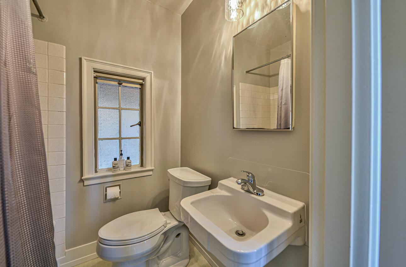 Detail Gallery Image 30 of 46 For 239 Pine St, Salinas,  CA 93901 - 5 Beds | 3/1 Baths