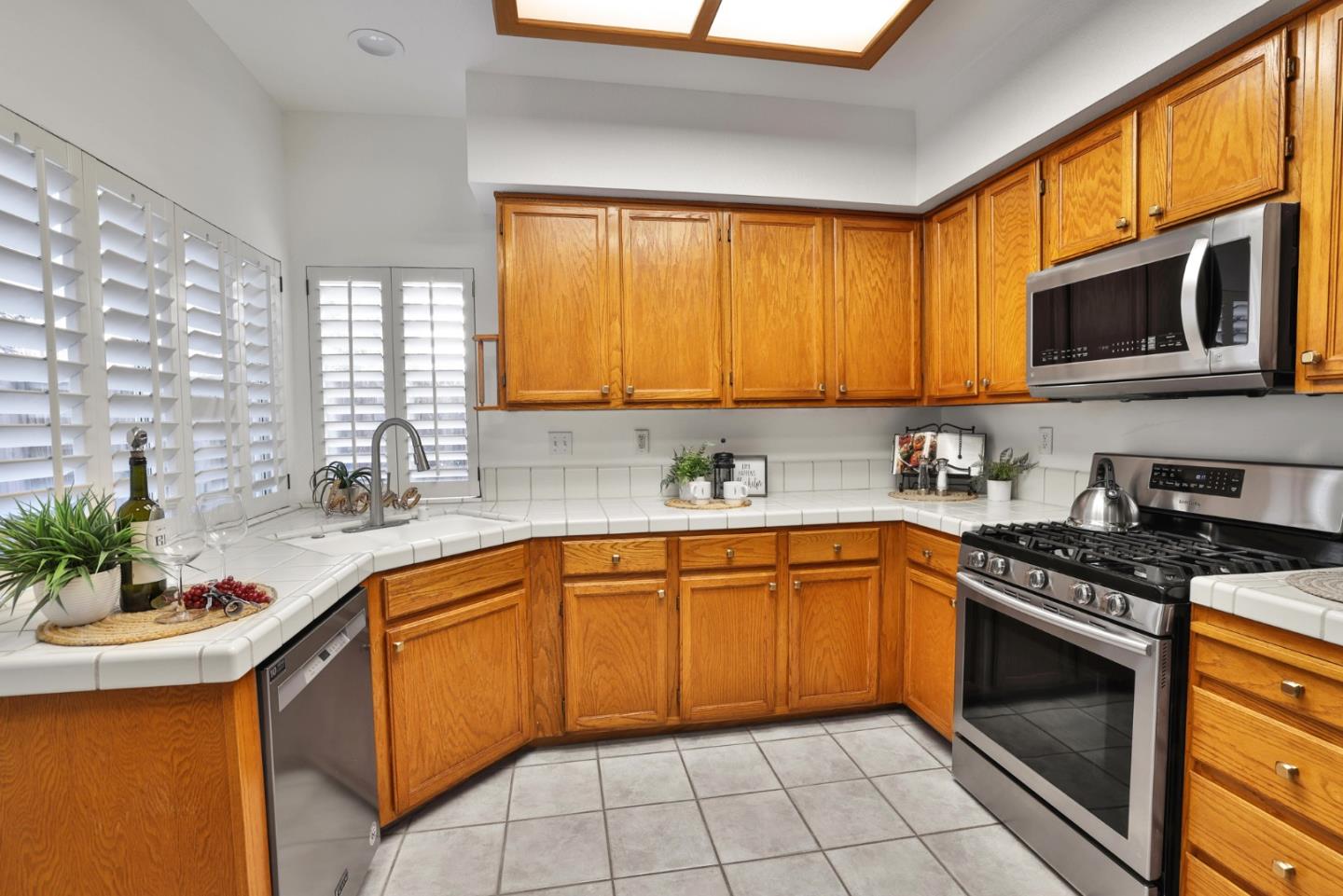 Detail Gallery Image 9 of 34 For 11599 Raintree Spring Ct, Cupertino,  CA 95014 - 3 Beds | 2/1 Baths