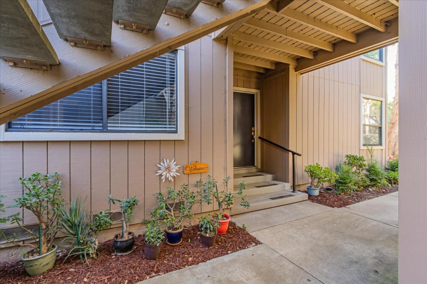 Detail Gallery Image 4 of 33 For 195 Del Monte Ln, Morgan Hill,  CA 95037 - 2 Beds | 2 Baths