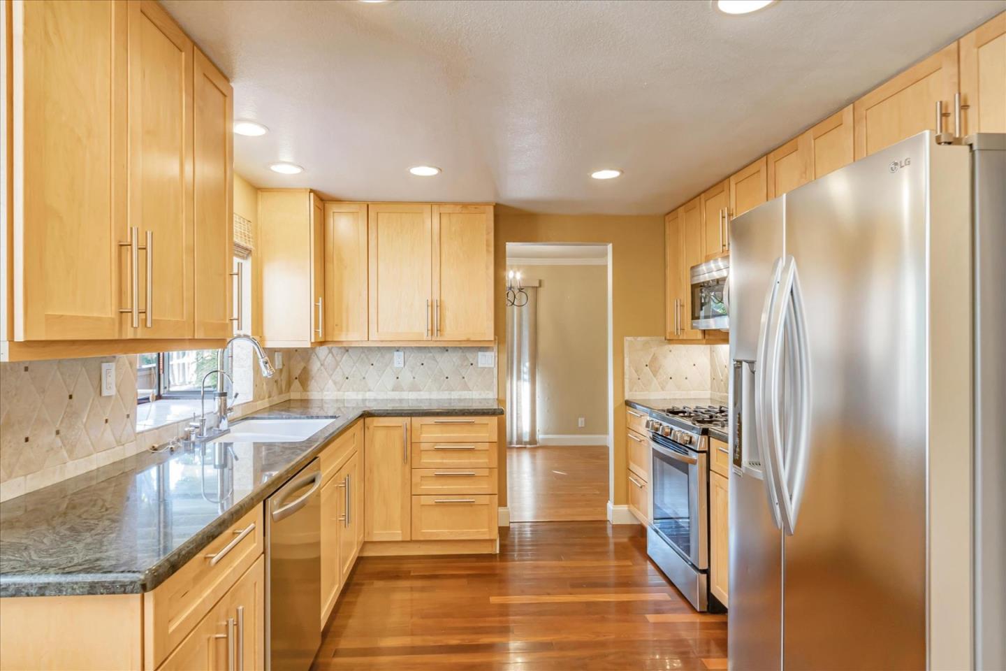 Detail Gallery Image 9 of 33 For 195 Del Monte Ln, Morgan Hill,  CA 95037 - 2 Beds | 2 Baths