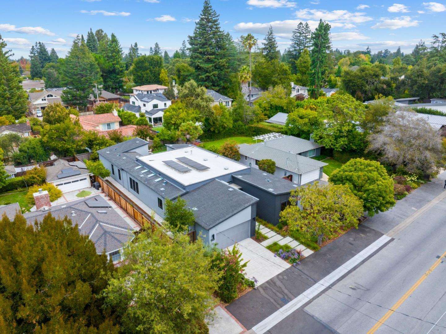 Detail Gallery Image 35 of 37 For 972 Olive St, Menlo Park,  CA 94025 - 4 Beds | 4/1 Baths