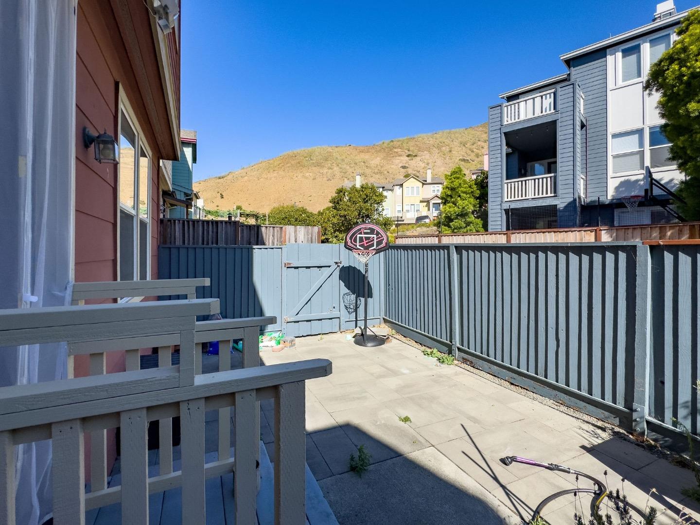 Detail Gallery Image 62 of 65 For 12 Pointe View Pl, South San Francisco,  CA 94080 - 3 Beds | 2/1 Baths