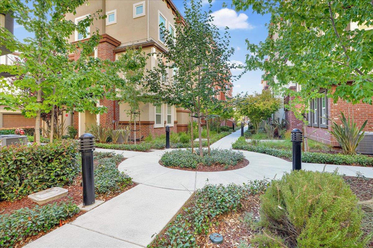 Detail Gallery Image 1 of 58 For 1020 Bellante Ln #2,  San Jose,  CA 95131 - 2 Beds | 2 Baths